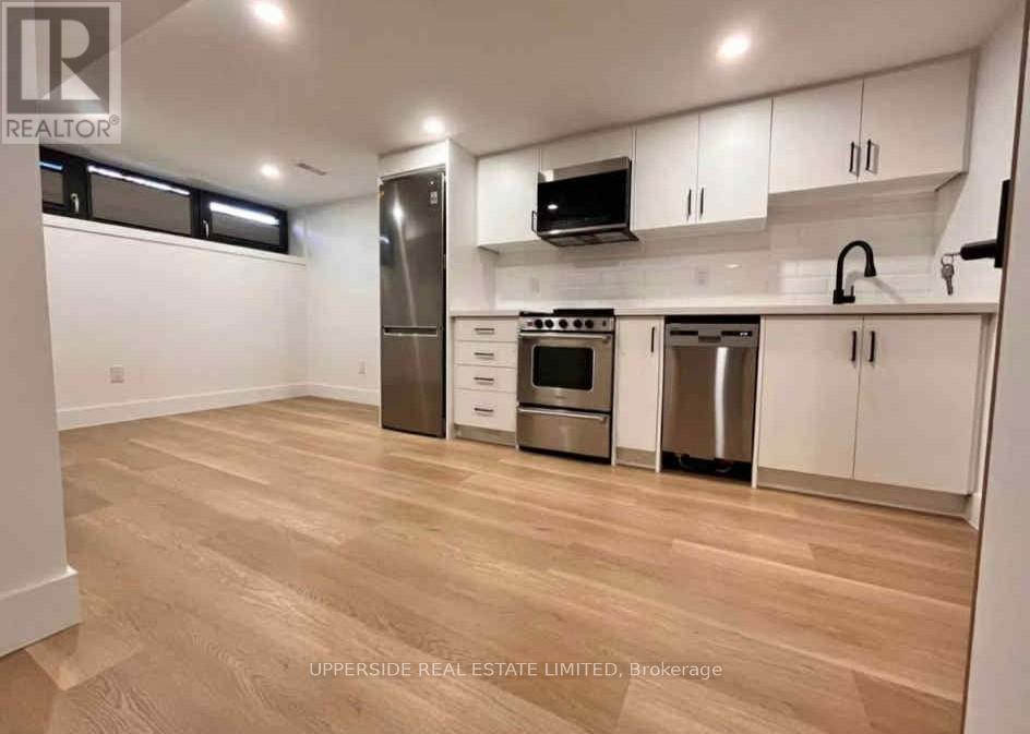 Lower 61 Marlin Court, Newmarket (Bristol-London), Ontario  L3Y 2W7 - Photo 7 - N12633722