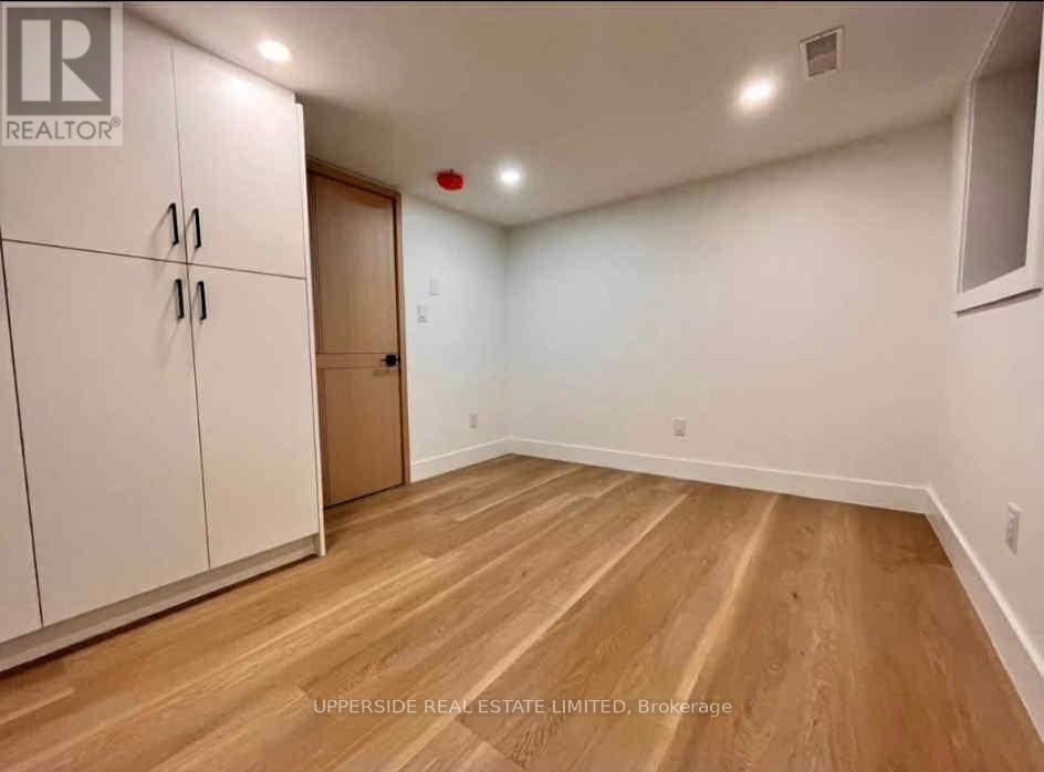 Lower 61 Marlin Court, Newmarket (Bristol-London), Ontario  L3Y 2W7 - Photo 8 - N12633722