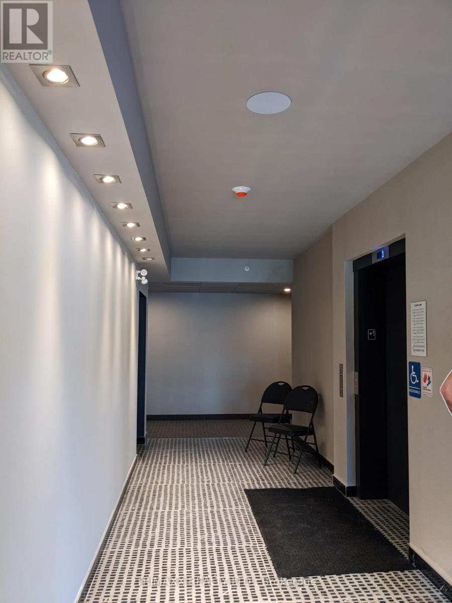 303 - 1 Chef Lane, Barrie (Innis-Shore), Ontario  L9J 0T1 - Photo 3 - S12633698