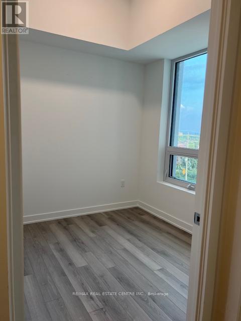 727 - 1005 Dundas Street, Oakville, Ontario  L6H 8C7 - Photo 3 - W12633602