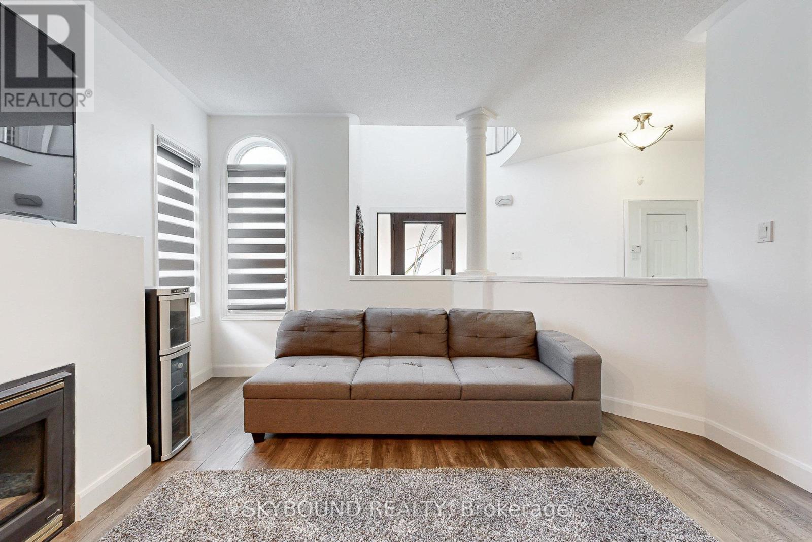 26 Bushberry Road, Brampton (Snelgrove), Ontario  L7A 1L3 - Photo 10 - W12633622