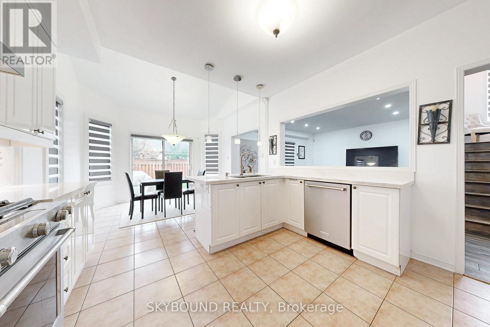 26 Bushberry Road, Brampton (Snelgrove), Ontario  L7A 1L3 - Photo 16 - W12633622