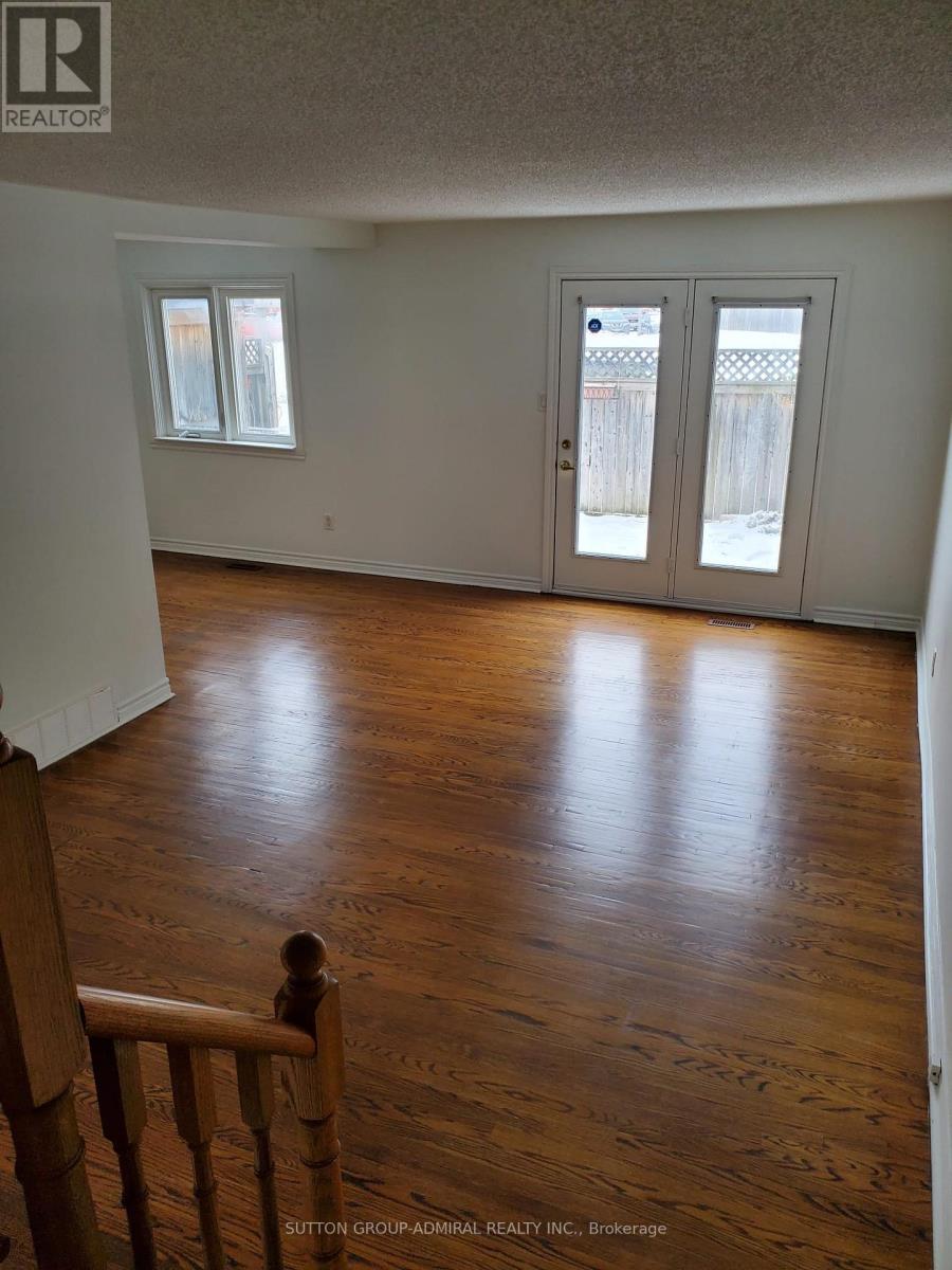 7 Townhouse Crescent, Brampton (Brampton East), Ontario  L6W 3C5 - Photo 12 - W12633728