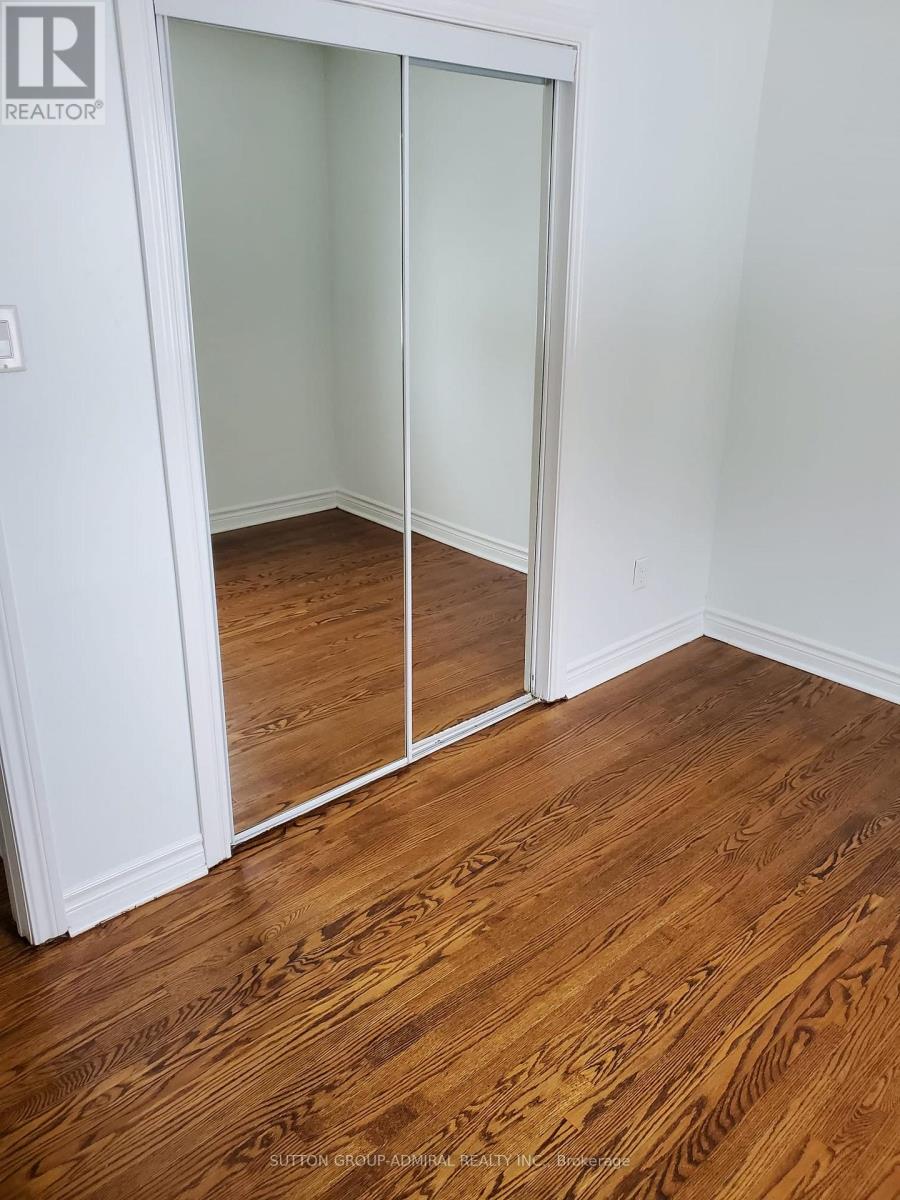 7 Townhouse Crescent, Brampton (Brampton East), Ontario  L6W 3C5 - Photo 13 - W12633728