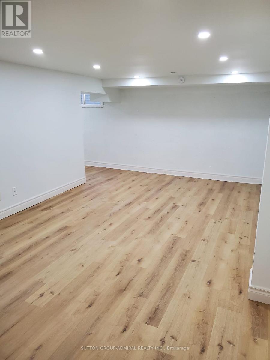 7 Townhouse Crescent, Brampton (Brampton East), Ontario  L6W 3C5 - Photo 16 - W12633728