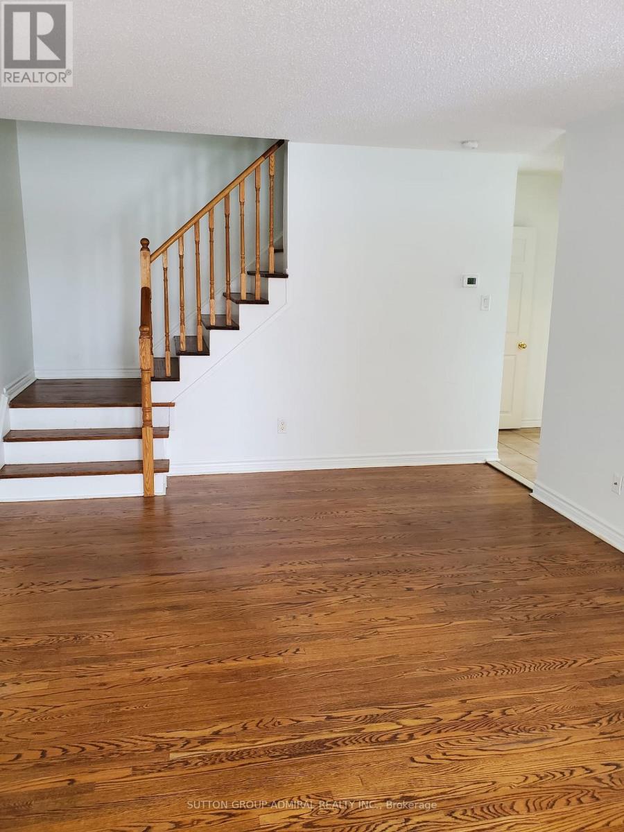 7 Townhouse Crescent, Brampton (Brampton East), Ontario  L6W 3C5 - Photo 6 - W12633728