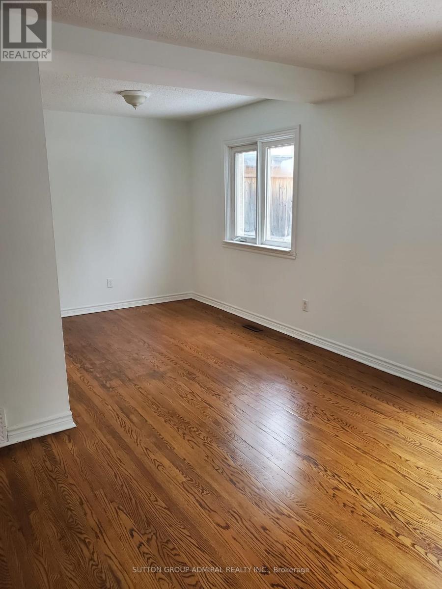 7 Townhouse Crescent, Brampton (Brampton East), Ontario  L6W 3C5 - Photo 9 - W12633728