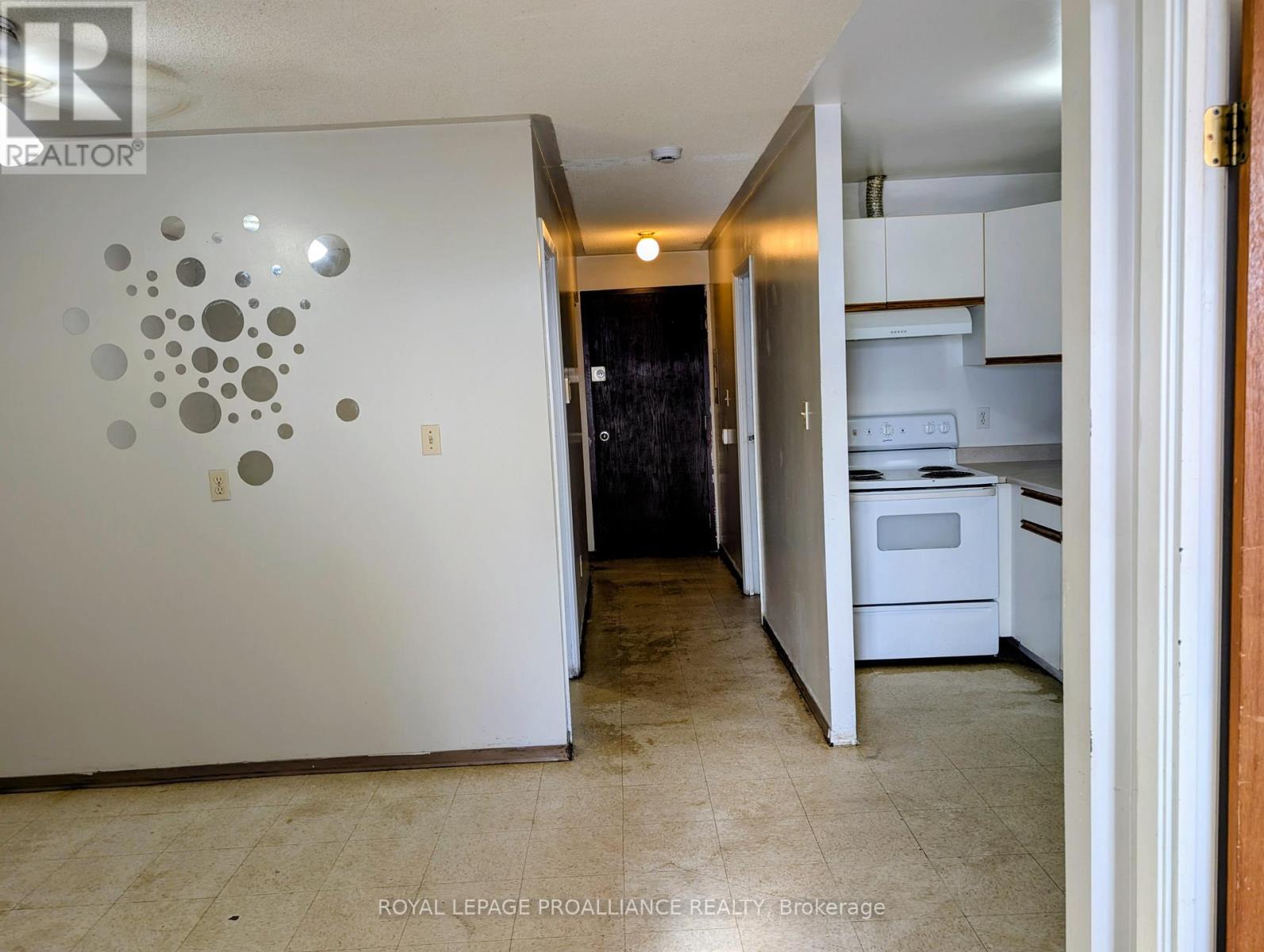 204 - 328 Aylmer Street N, Peterborough, Ontario  K9H 3V6 - Photo 2 - X12633774