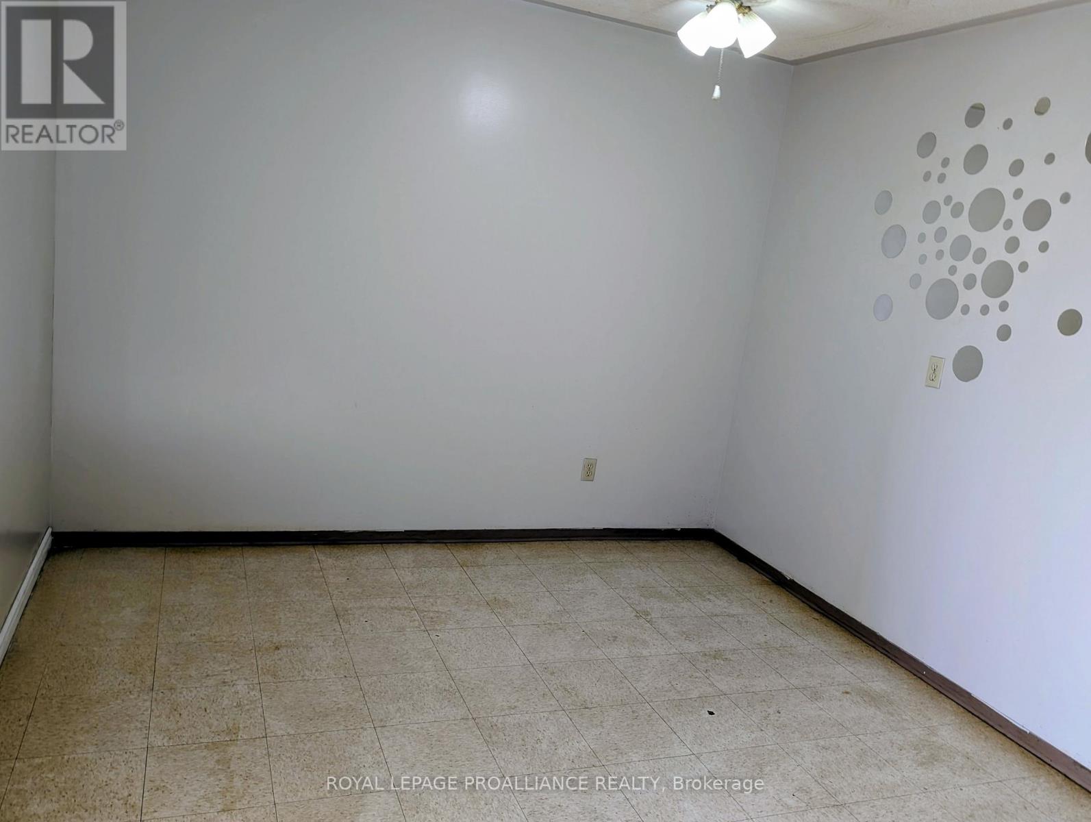 204 - 328 Aylmer Street N, Peterborough, Ontario  K9H 3V6 - Photo 3 - X12633774