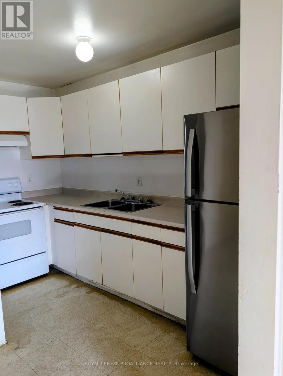 204 - 328 Aylmer Street N, Peterborough, Ontario  K9H 3V6 - Photo 4 - X12633774