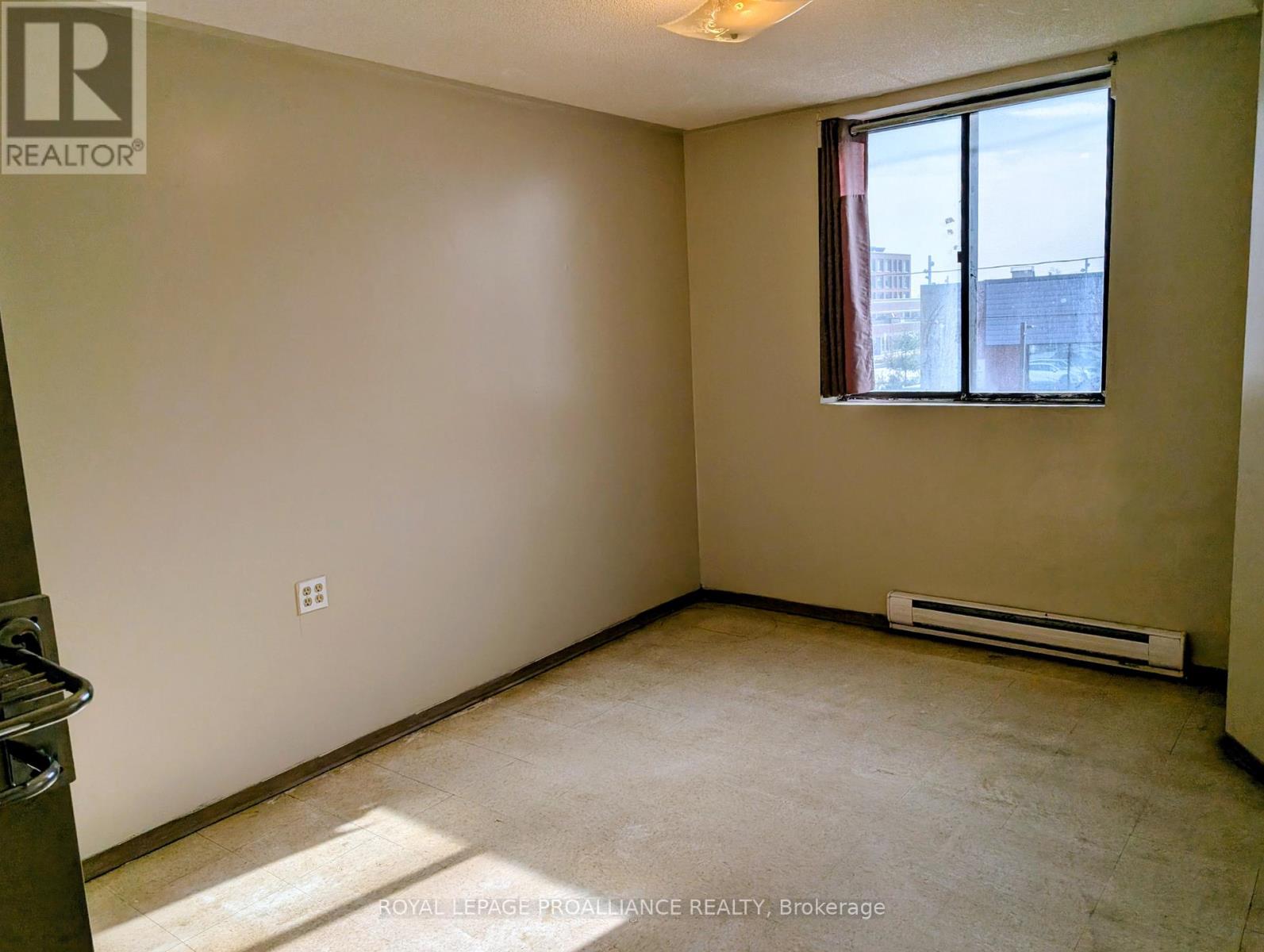 204 - 328 Aylmer Street N, Peterborough, Ontario  K9H 3V6 - Photo 6 - X12633774