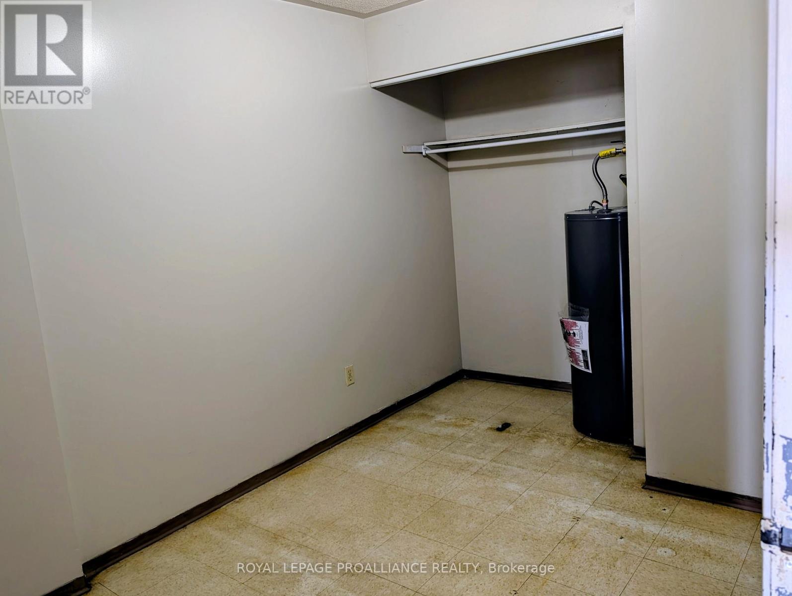 204 - 328 Aylmer Street N, Peterborough, Ontario  K9H 3V6 - Photo 8 - X12633774