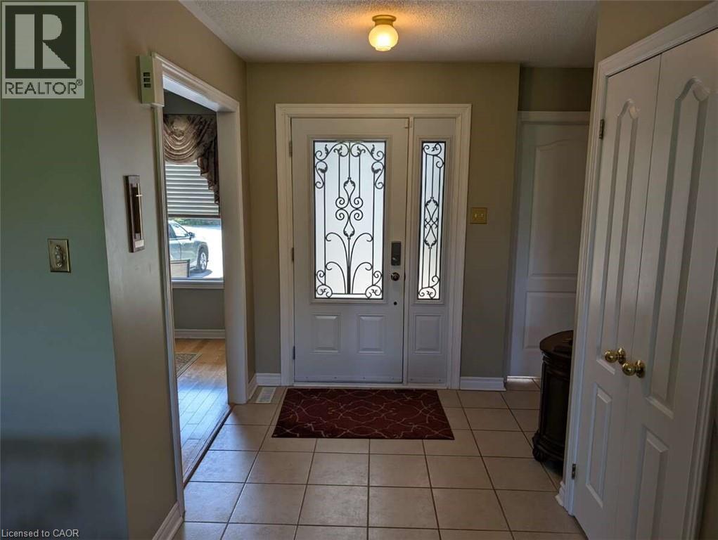 7 Club Court, Wasaga Beach, Ontario  L9Z 1J8 - Photo 4 - 40764800