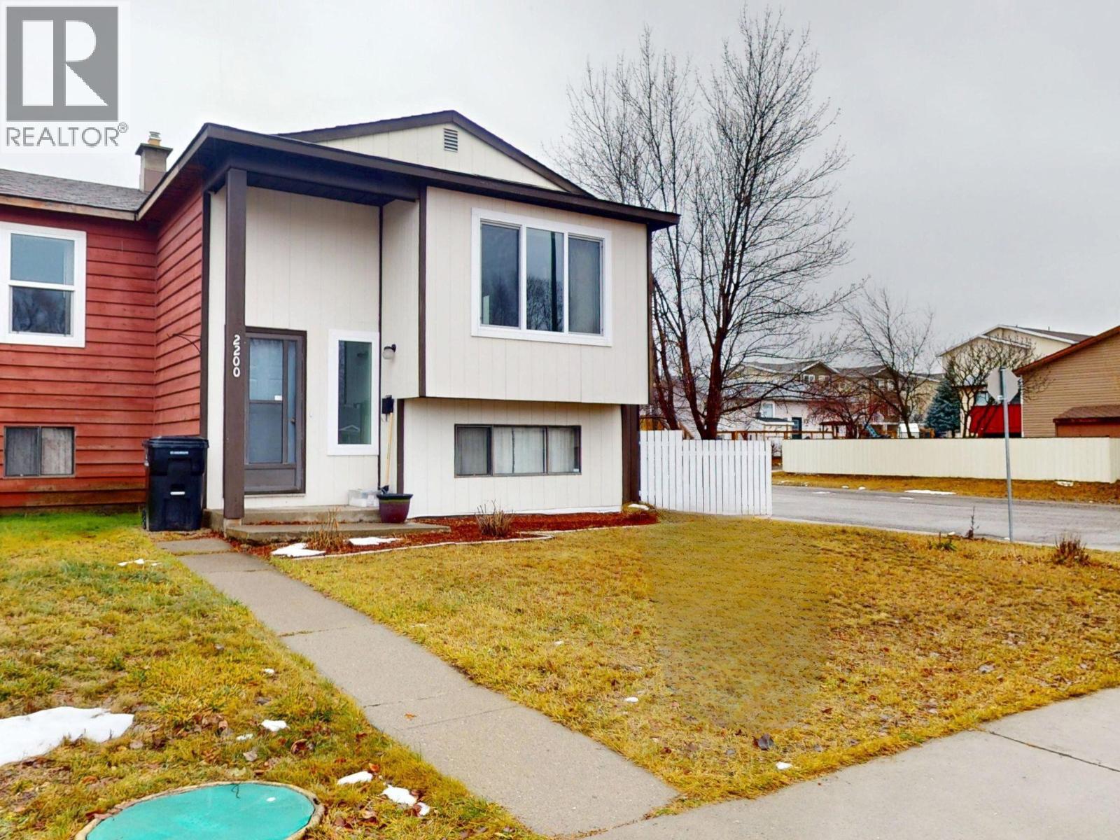 2200 Kokanee Drive N Cranbrook, BC V1C5X6_1