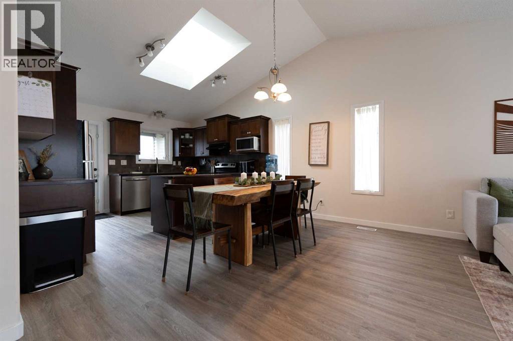 148 Coalbanks Boulevard W, Lethbridge, Alberta  T1J 3Y9 - Photo 10 - A2273289