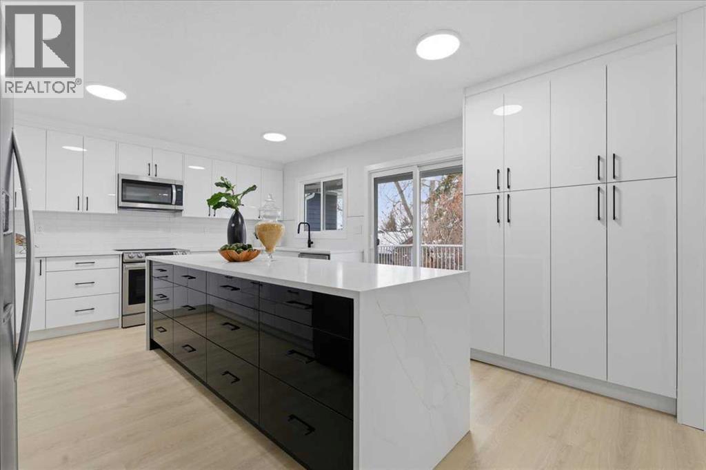 128 Deermoss Crescent Se, Calgary, Alberta  T2J 6P4 - Photo 12 - A2273456