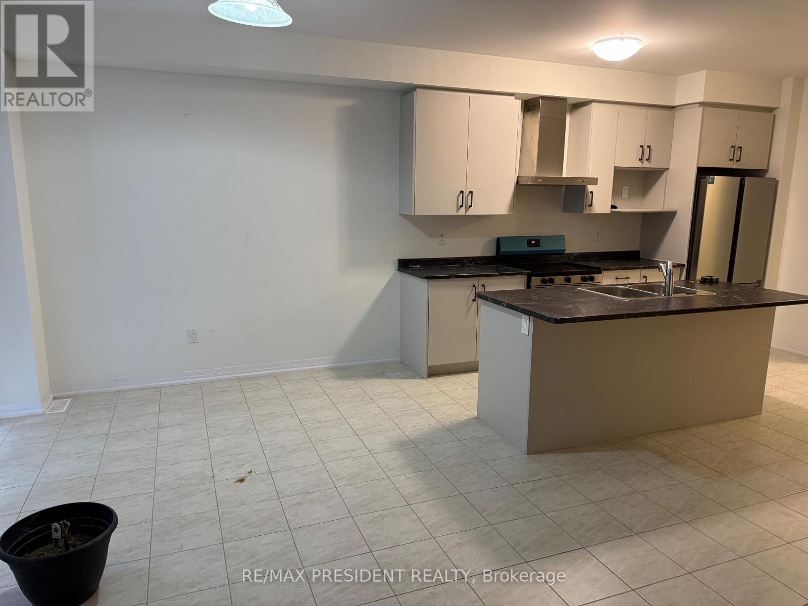 21 Velvet Way, Thorold (Rolling Meadows), Ontario  L2V 0P2 - Photo 10 - X12633612