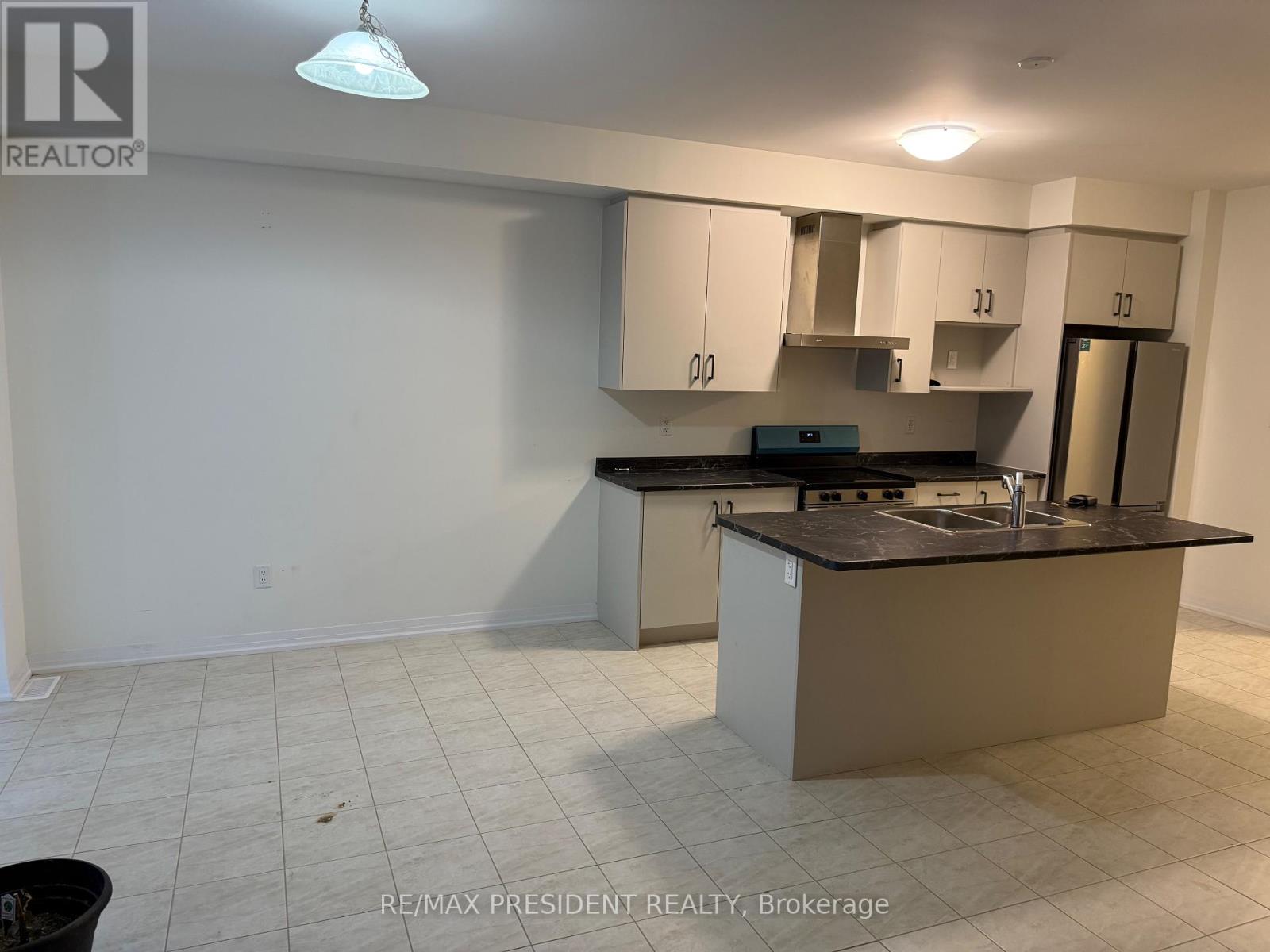 21 Velvet Way, Thorold (Rolling Meadows), Ontario  L2V 0P2 - Photo 11 - X12633612