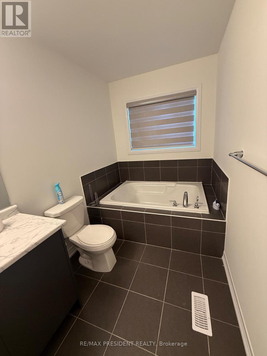 21 Velvet Way, Thorold (Rolling Meadows), Ontario  L2V 0P2 - Photo 18 - X12633612