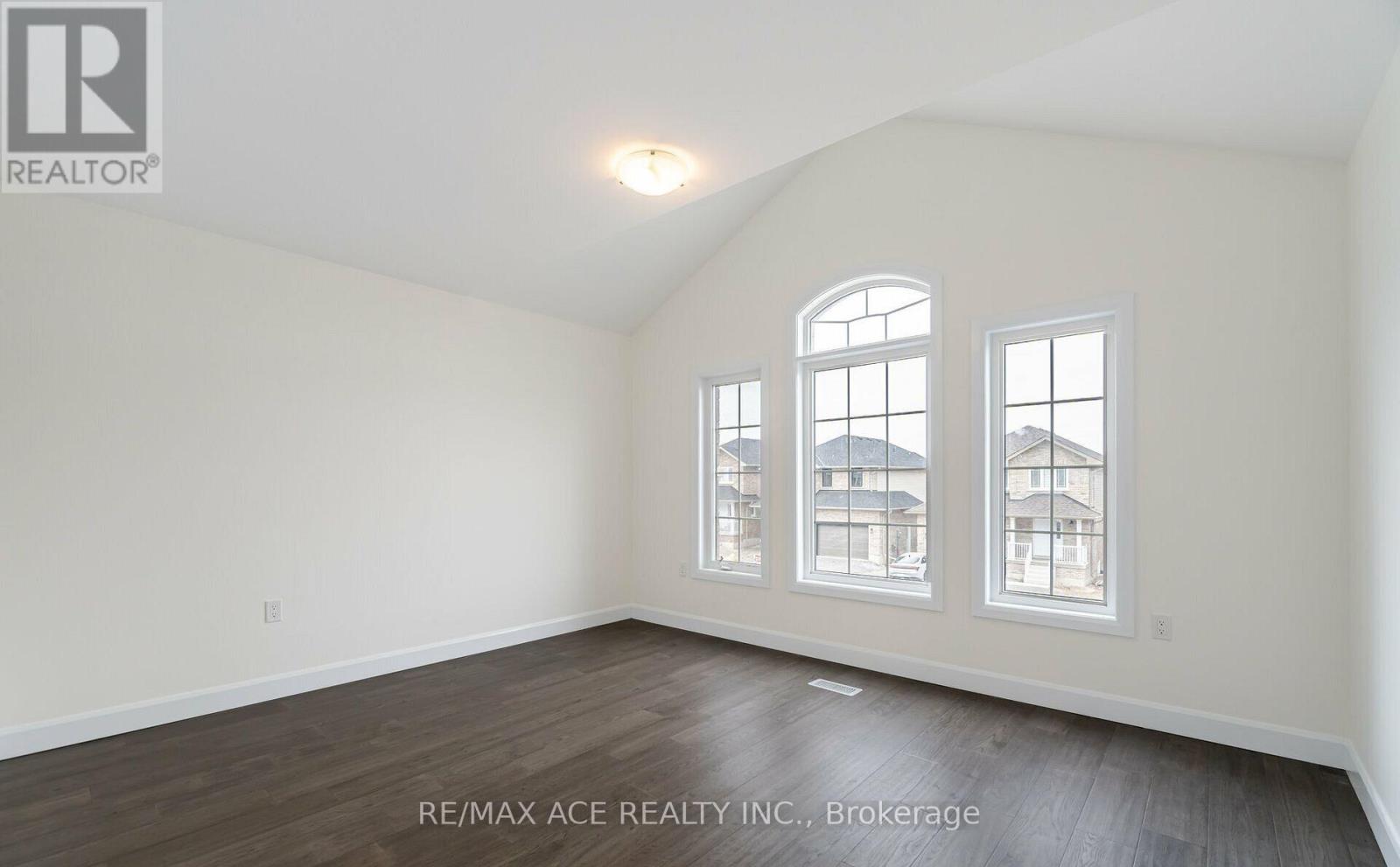 217 O'neil Street, Peterborough (Monaghan Ward 2), Ontario  K9K 0H5 - Photo 7 - X12633636