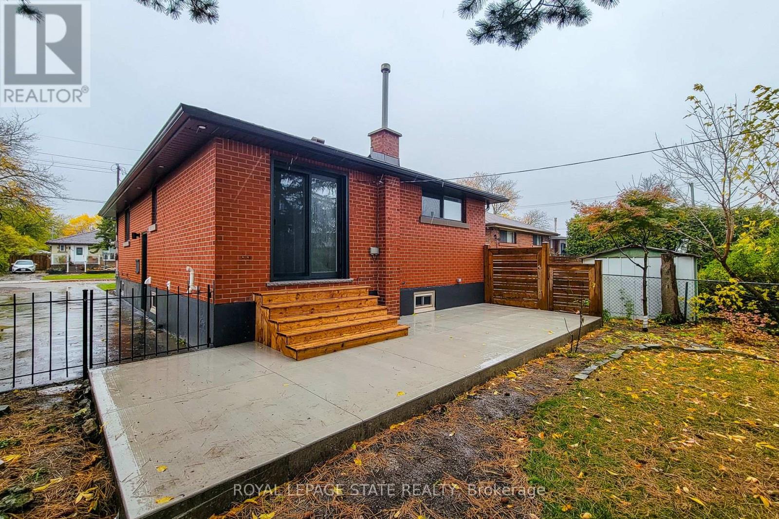 53 Winchester Boulevard, Hamilton, Ontario  L8T 2M7 - Photo 4 - X12633706