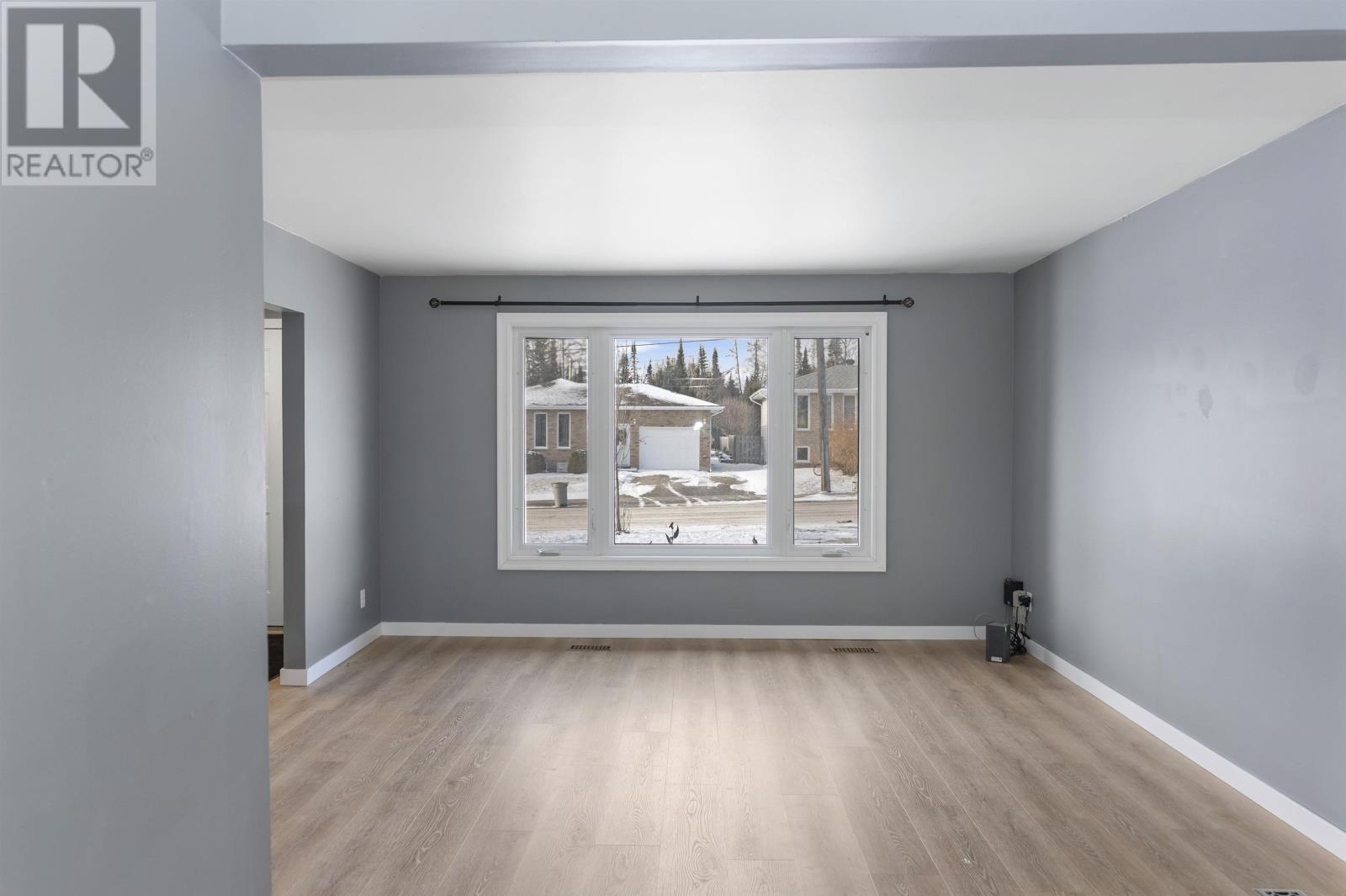 786 Moore Ave, Thunder Bay, Ontario  P7G 1G9 - Photo 2 - TB253625