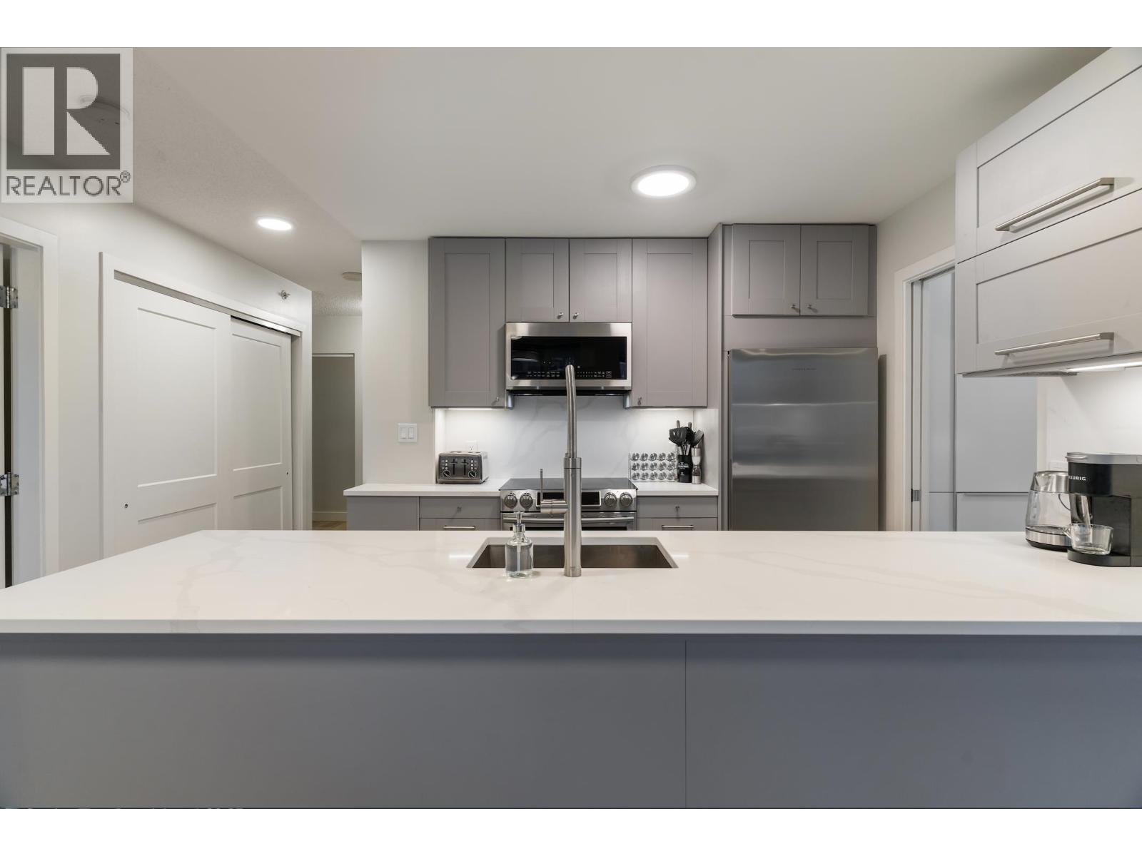 2107 689 Abbott Street, Vancouver, British Columbia V6B 0J2 - Photo 3 - R3073835