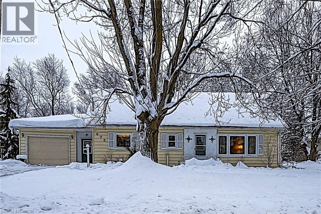 670 Elm Avenue N, Listowel, Ontario  N4W 3G2 - Photo 3 - 40790538