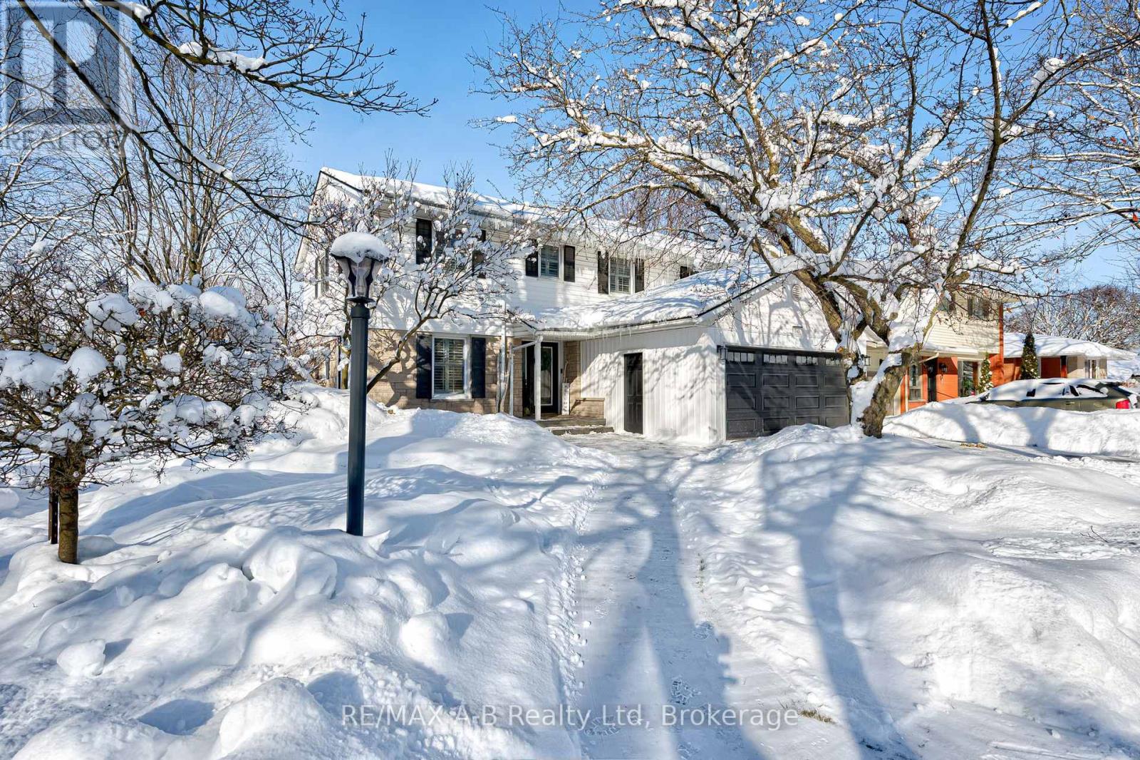 248 Huntingdon Avenue, Stratford, Ontario N5A 6P8 - Photo 2 - X12633810