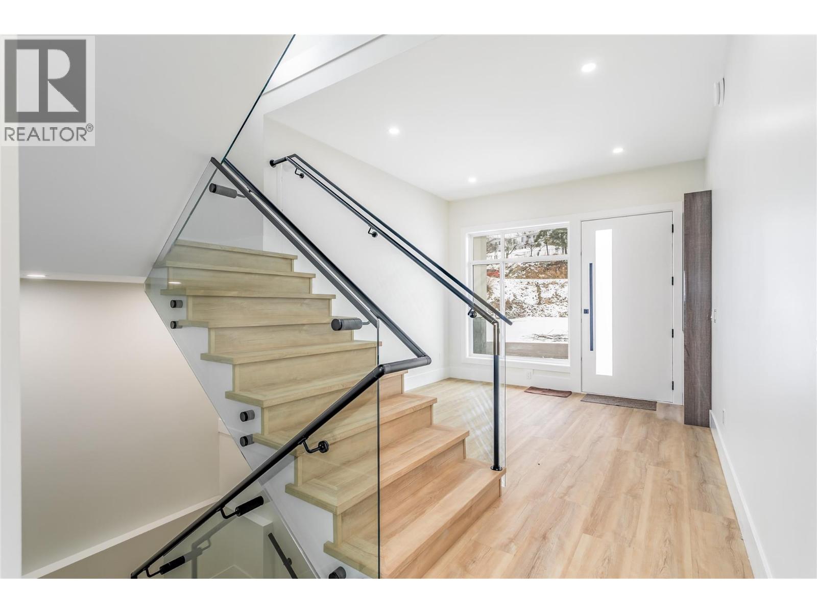 1136 Hume Avenue, Kelowna, British Columbia  V1P 1S3 - Photo 4 - 10371010