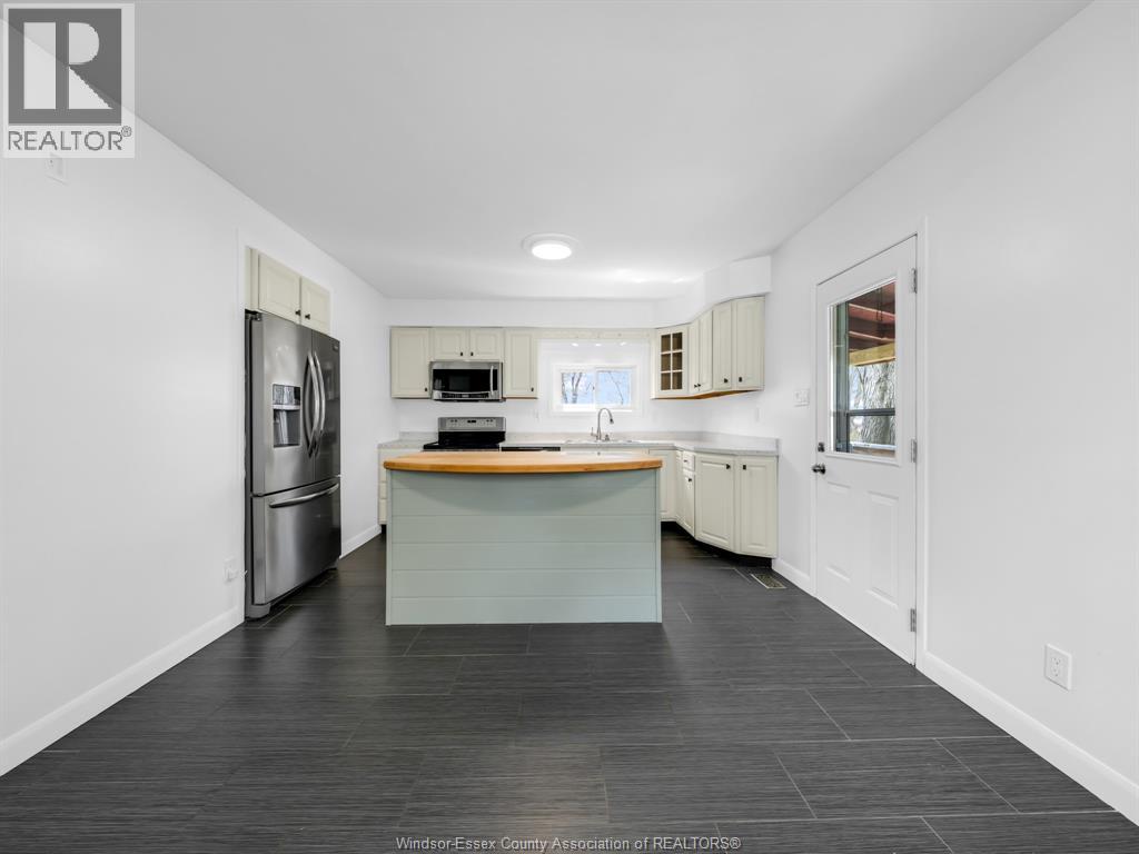 2432 Front Road, Lasalle, Ontario N9J 2C4 - Photo 14 - 25031673