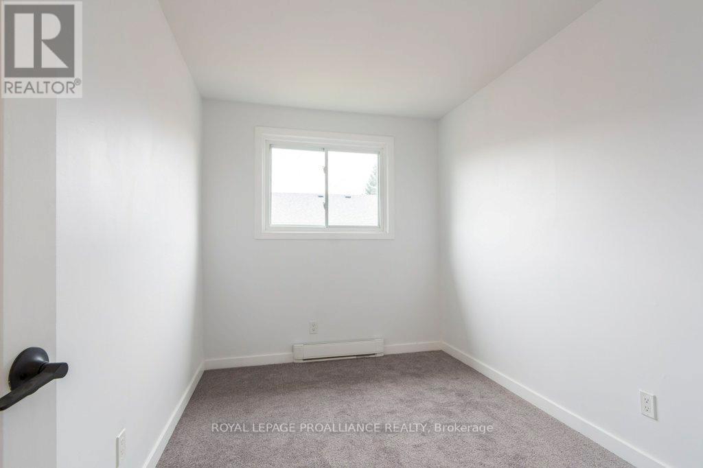 19 - 15 Tracey Park Drive, Belleville, Ontario  K8P 4R4 - Photo 13 - X12509280