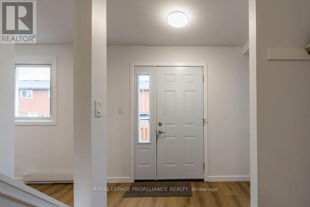 19 - 15 Tracey Park Drive, Belleville, Ontario  K8P 4R4 - Photo 4 - X12509280