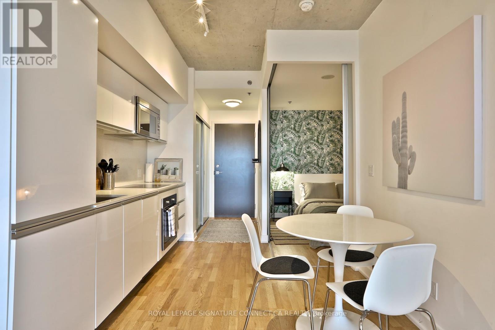 830 - 20 Minowan Miikan Lane, Toronto (Little Portugal), Ontario  M6J 0E5 - Photo 6 - C12633786