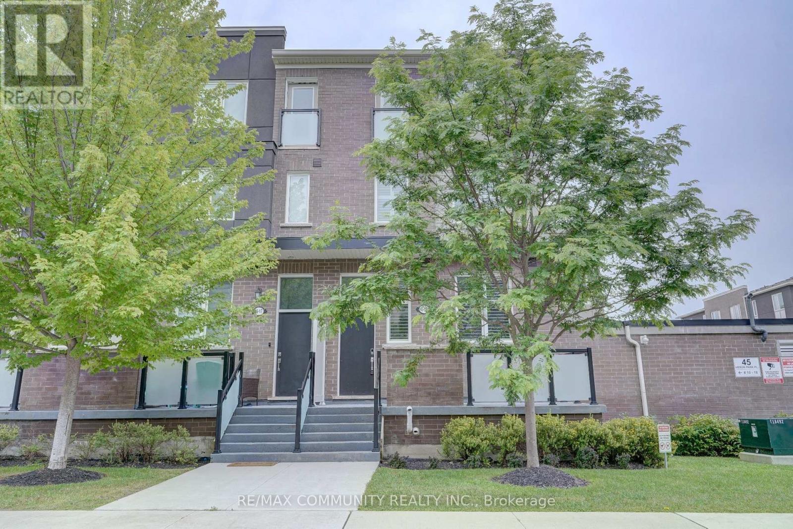 18 - 45 HERON PARK PLACE, toronto (west hill), Ontario