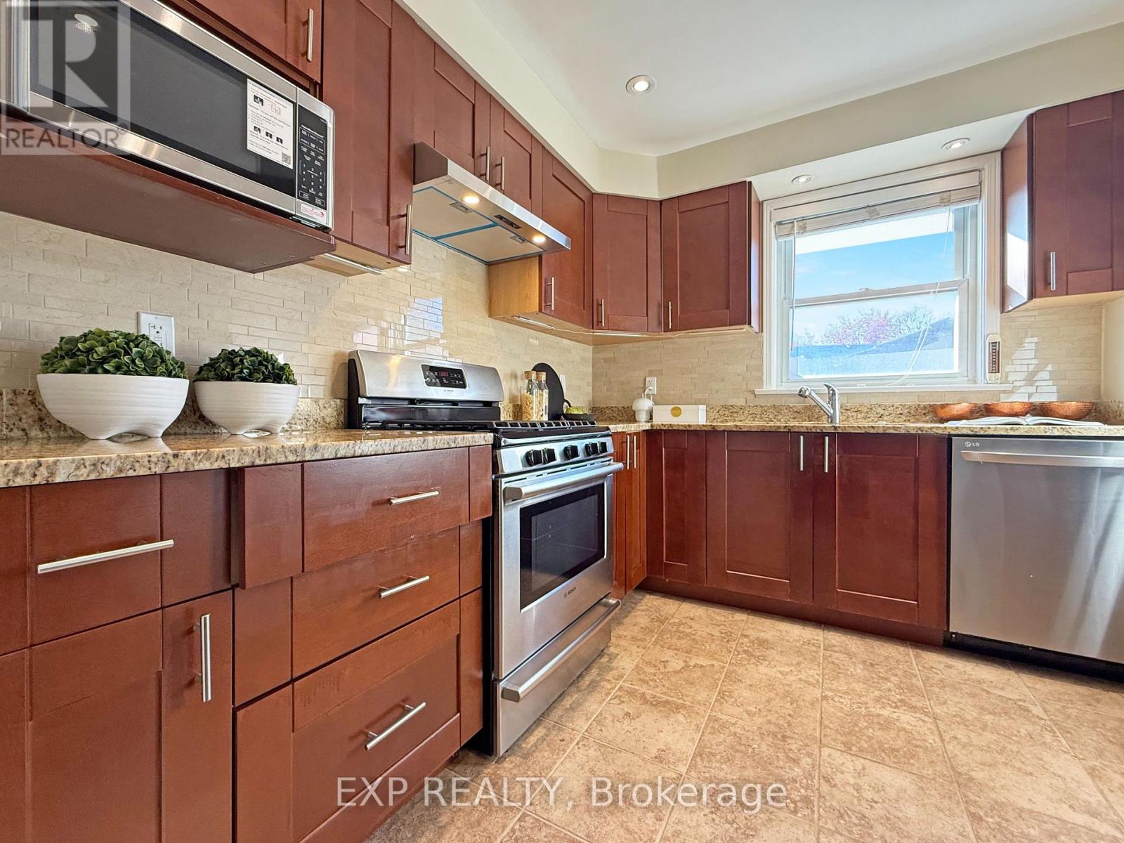 81 Meldazy Drive, Toronto (Bendale), Ontario  M1P 4G2 - Photo 9 - E12633782