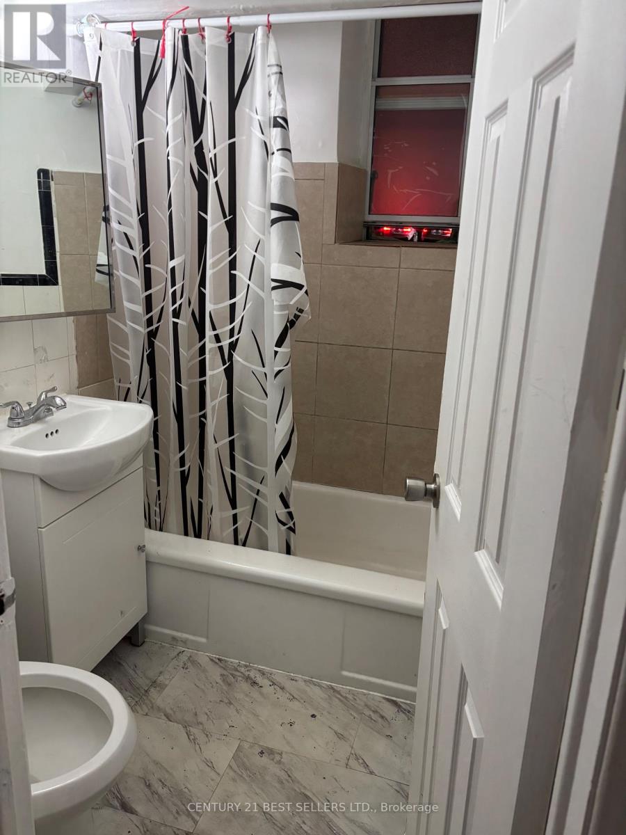 204 - 990 O'connor Drive, Toronto, Ontario  M4B 2T3 - Photo 9 - E12633796