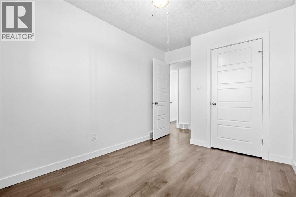 263 Doverview Crescent Se, Calgary, Alberta T2B 1Y7 - Photo 18 - A2274126