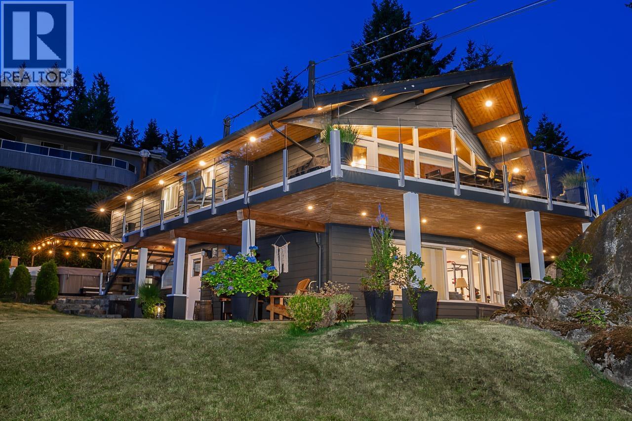 4375 WOODCREST ROAD, West Vancouver, British Columbia