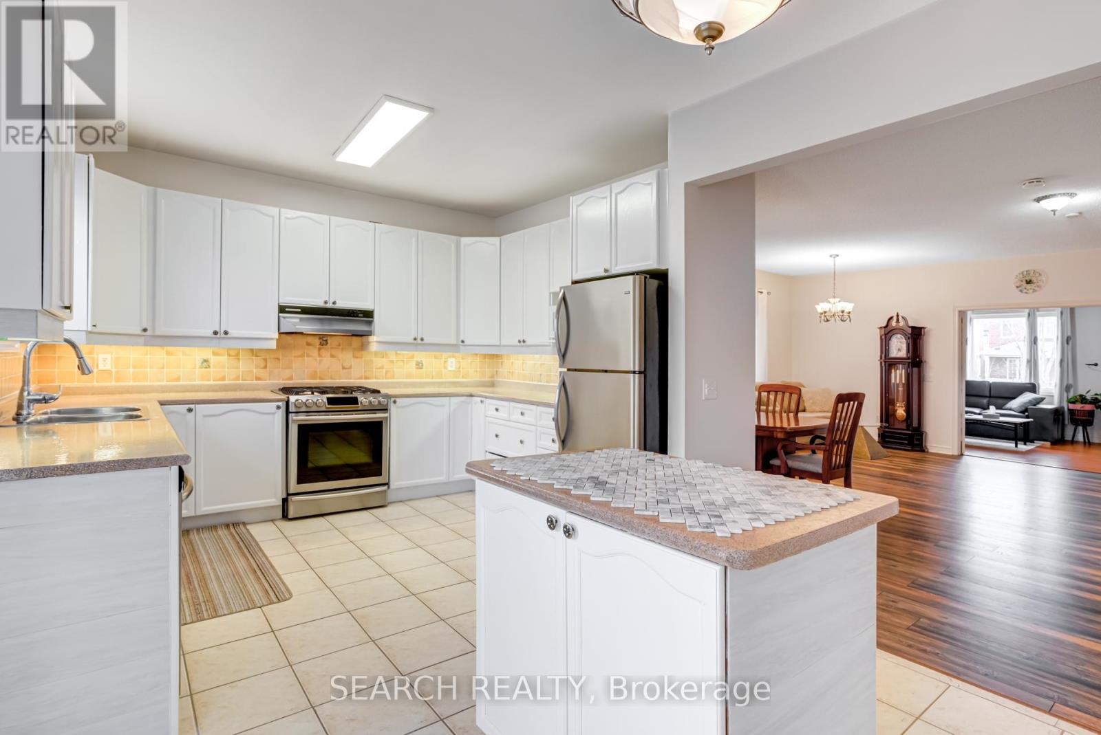 19 Treeline Boulevard, Brampton, Ontario L6P 1C5 - Photo 12 - W12549506