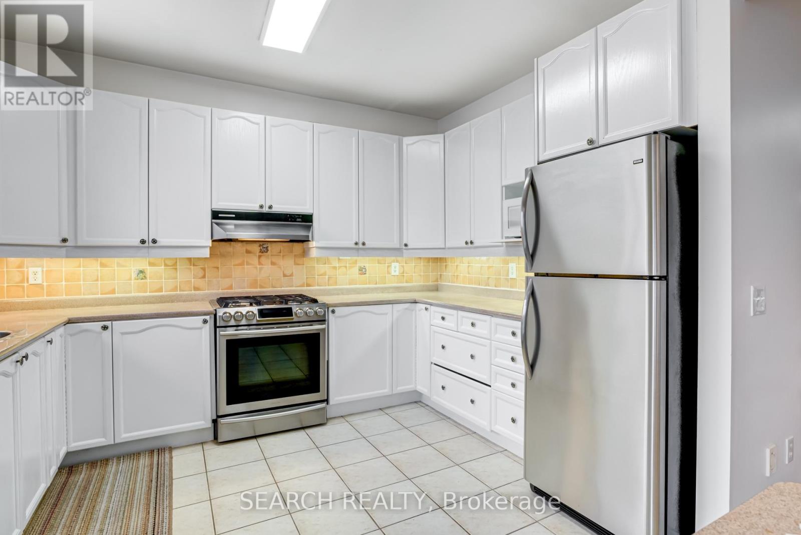 19 Treeline Boulevard, Brampton, Ontario L6P 1C5 - Photo 13 - W12549506