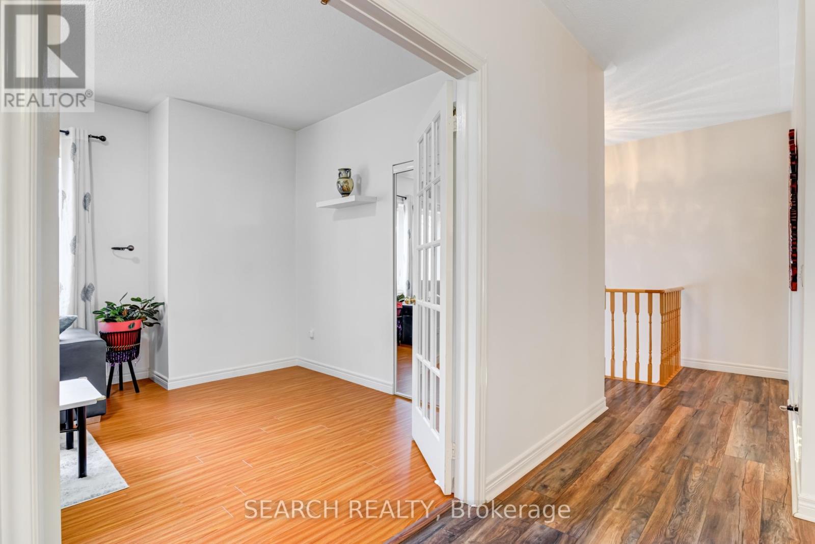 19 Treeline Boulevard, Brampton, Ontario L6P 1C5 - Photo 4 - W12549506