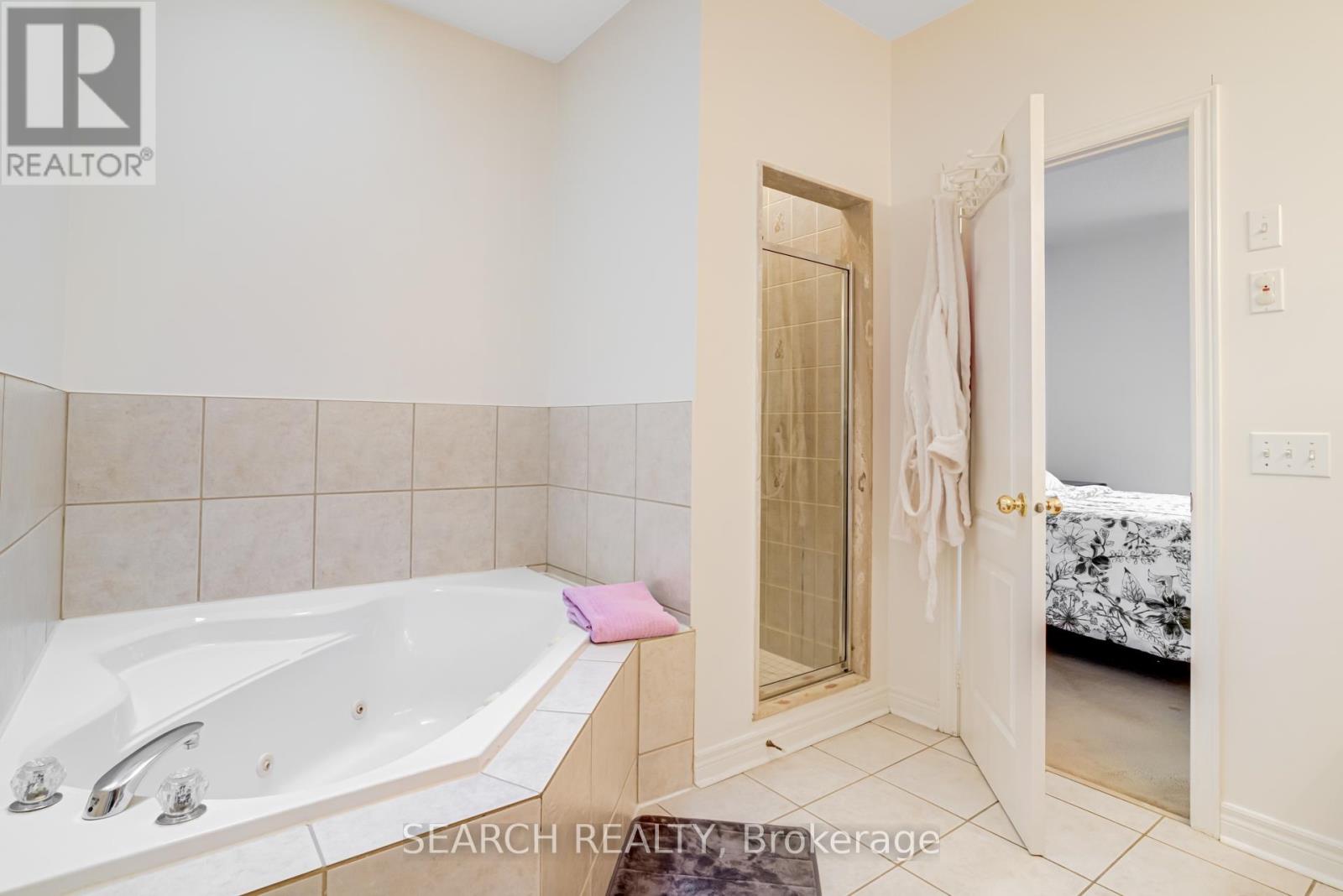 19 Treeline Boulevard, Brampton, Ontario L6P 1C5 - Photo 19 - W12549506