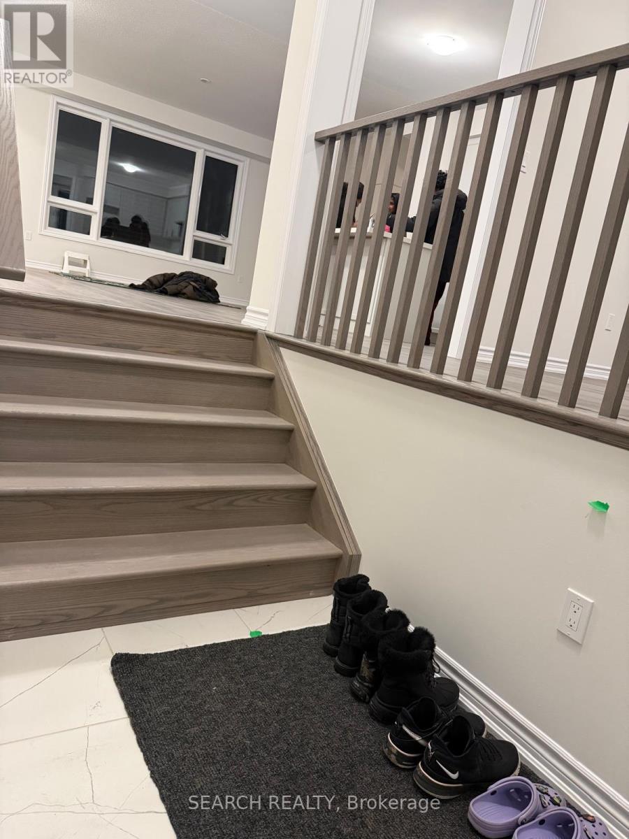 293 Lindsay Street N, Kawartha Lakes, Ontario  K9V 0T4 - Photo 2 - X12560030