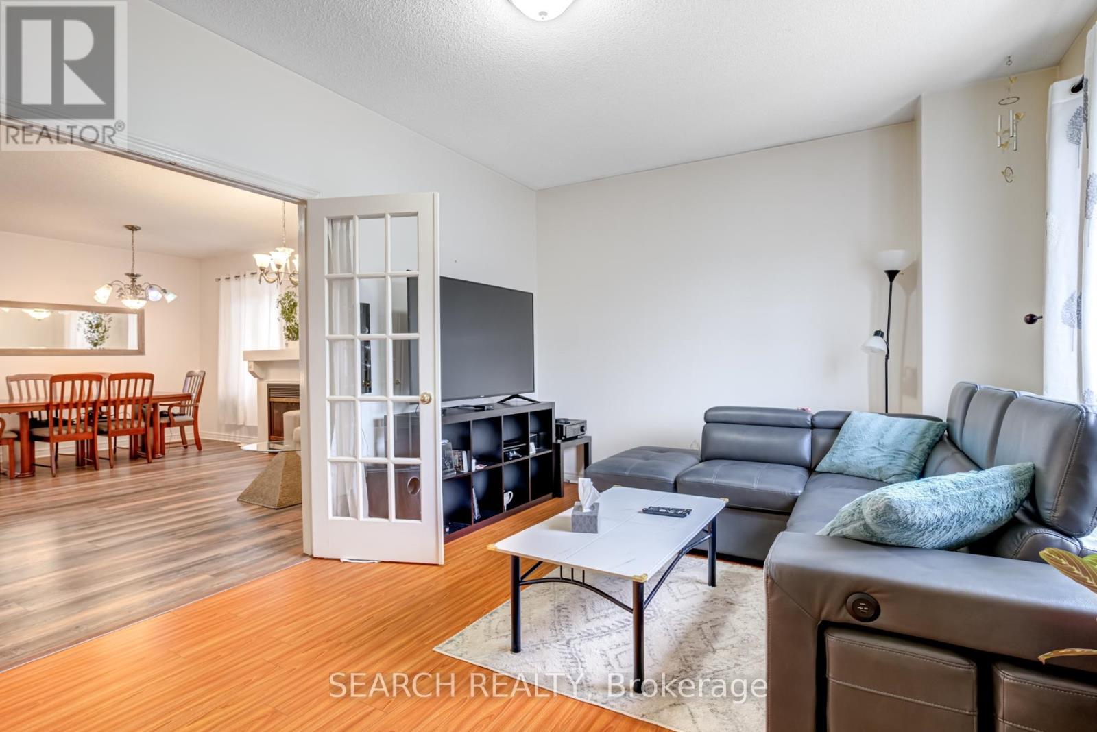 19 Treeline Boulevard, Brampton, Ontario L6P 1C5 - Photo 6 - W12549506