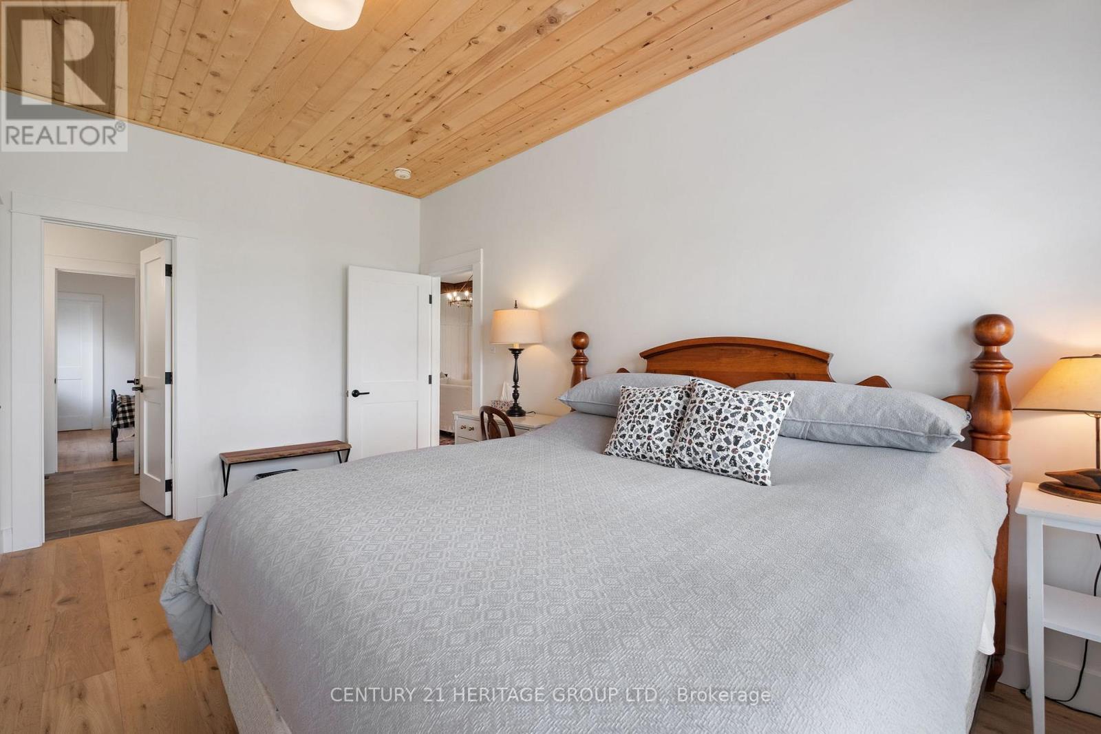 911 Lake Drive N, Georgina (Historic Lakeshore Communities), Ontario  L4P 3E9 - Photo 20 - N12633758