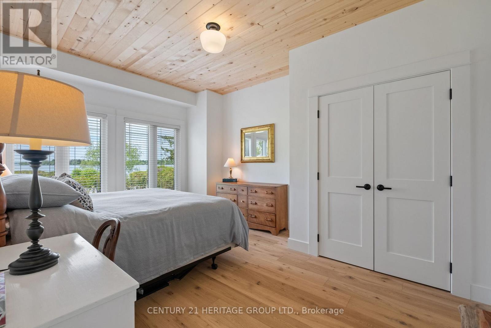 911 Lake Drive N, Georgina (Historic Lakeshore Communities), Ontario  L4P 3E9 - Photo 22 - N12633758