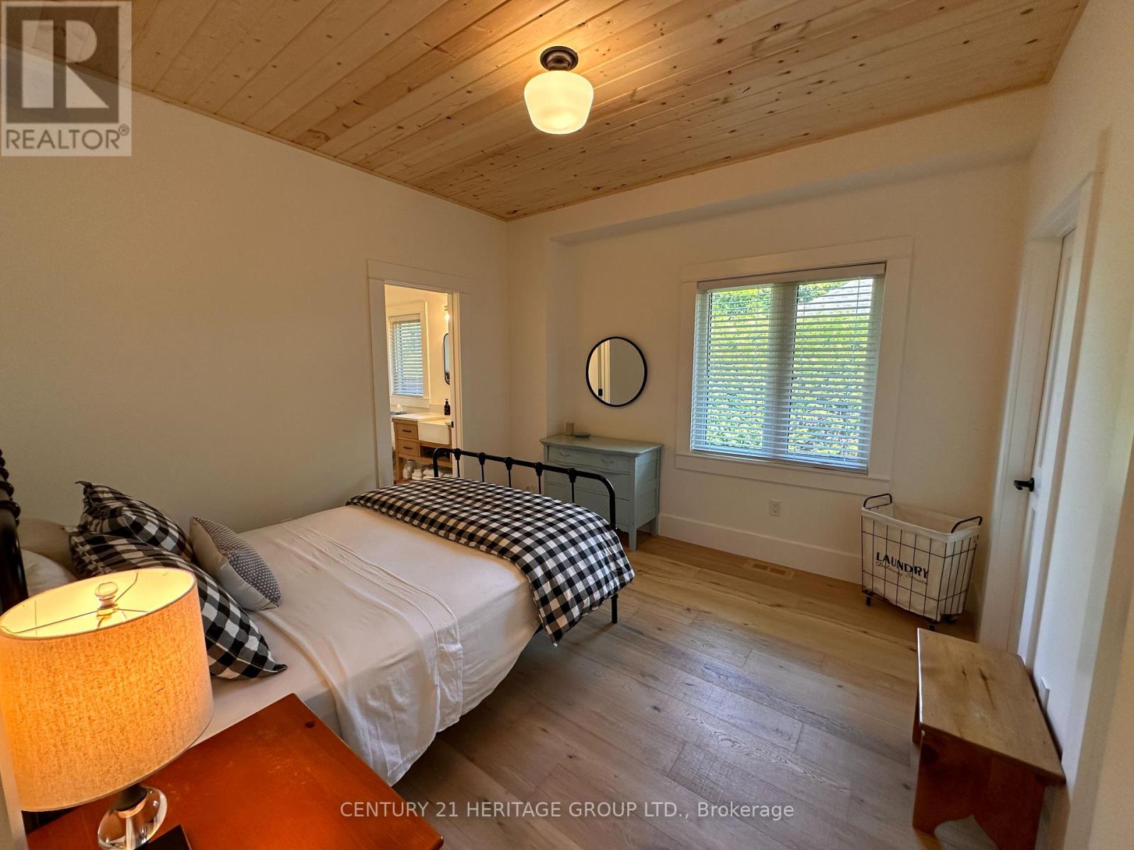 911 Lake Drive N, Georgina (Historic Lakeshore Communities), Ontario  L4P 3E9 - Photo 27 - N12633758