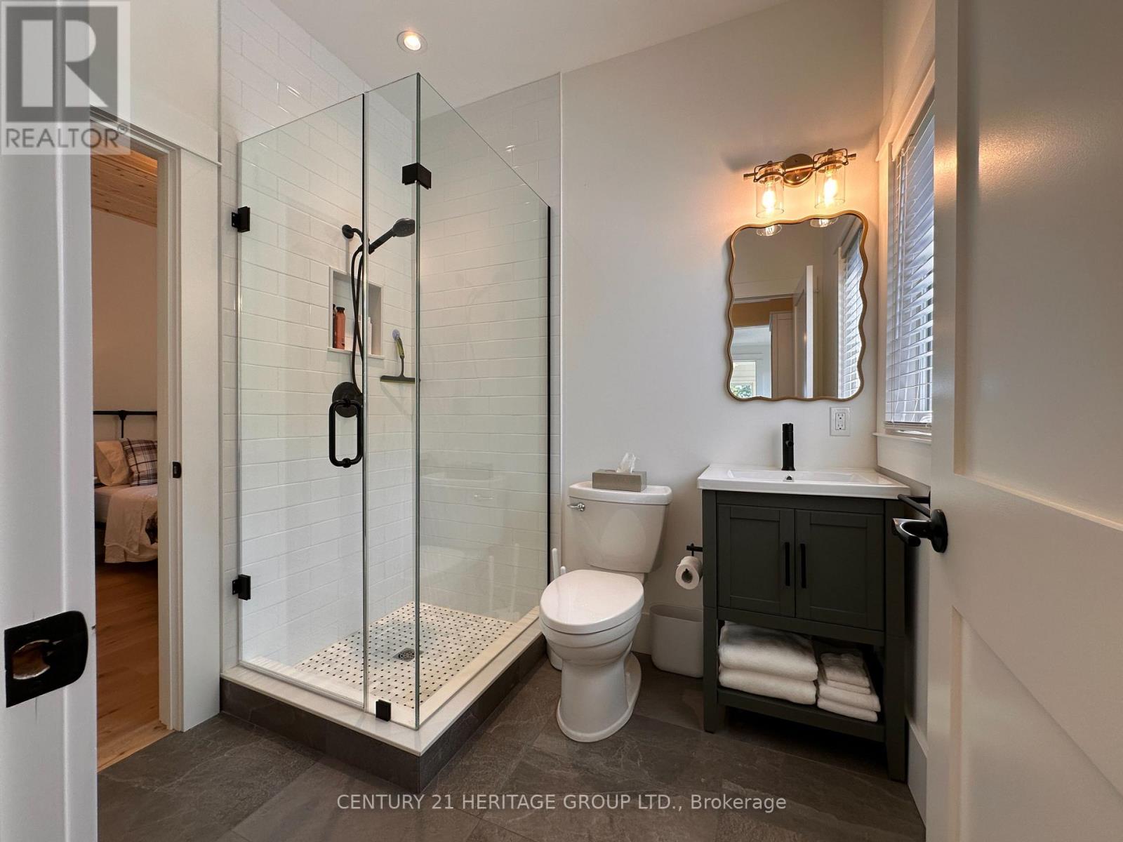 911 Lake Drive N, Georgina (Historic Lakeshore Communities), Ontario  L4P 3E9 - Photo 28 - N12633758