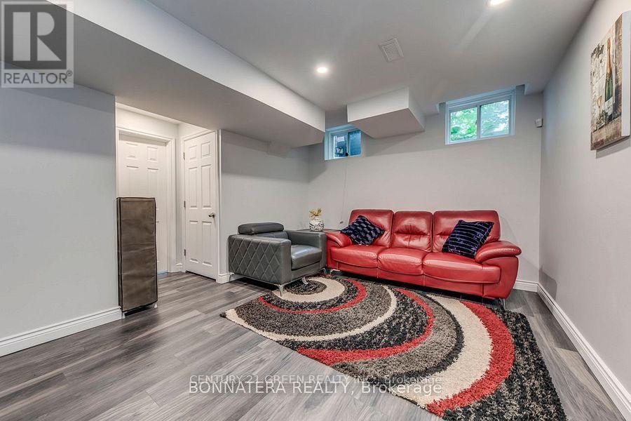 654 Murray Meadows Place, Milton (Cl Clarke), Ontario  L9T 8L9 - Photo 10 - W12633772